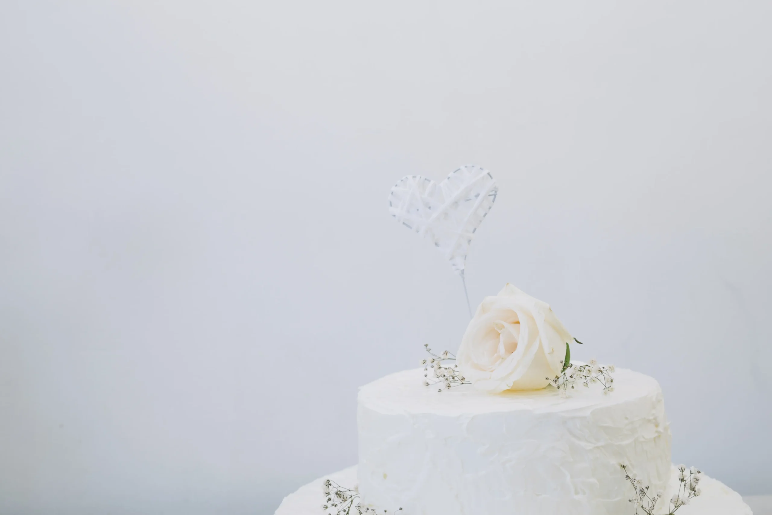 wedding-cake-with-flowers